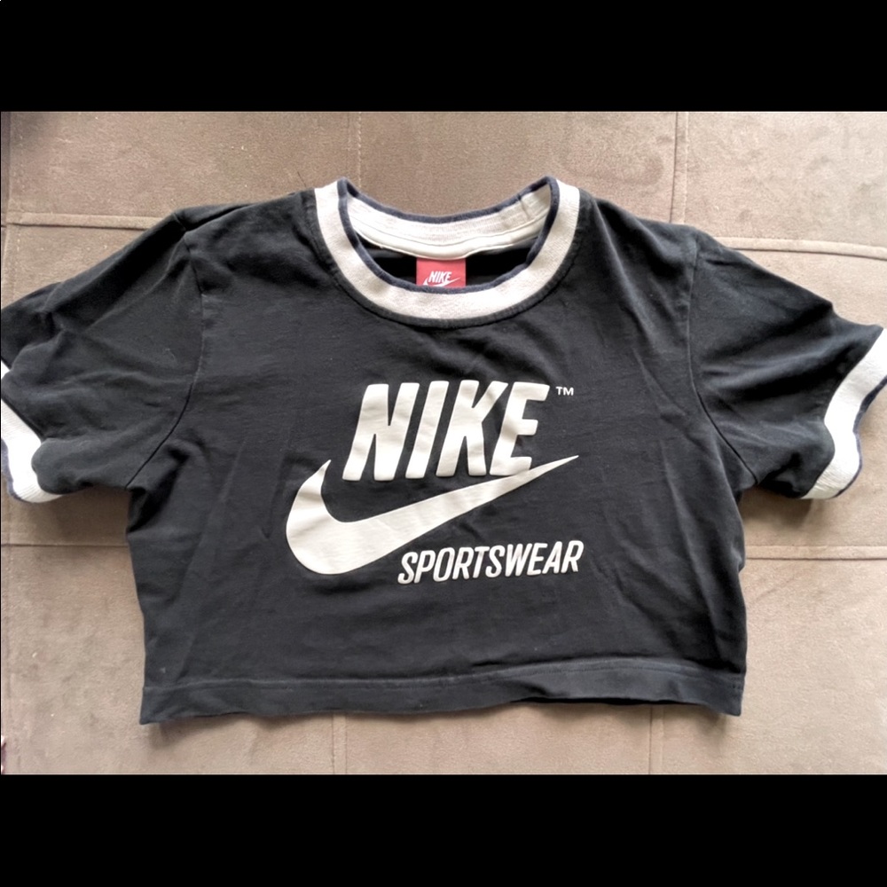 nike cropped tee